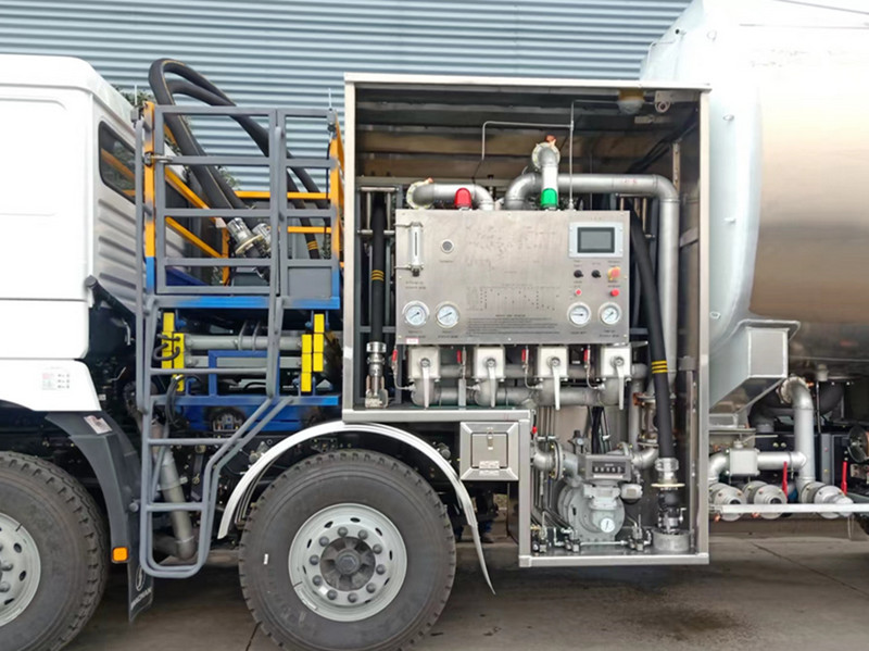 HOWO 8×4 jet fuel tanker truck for sale