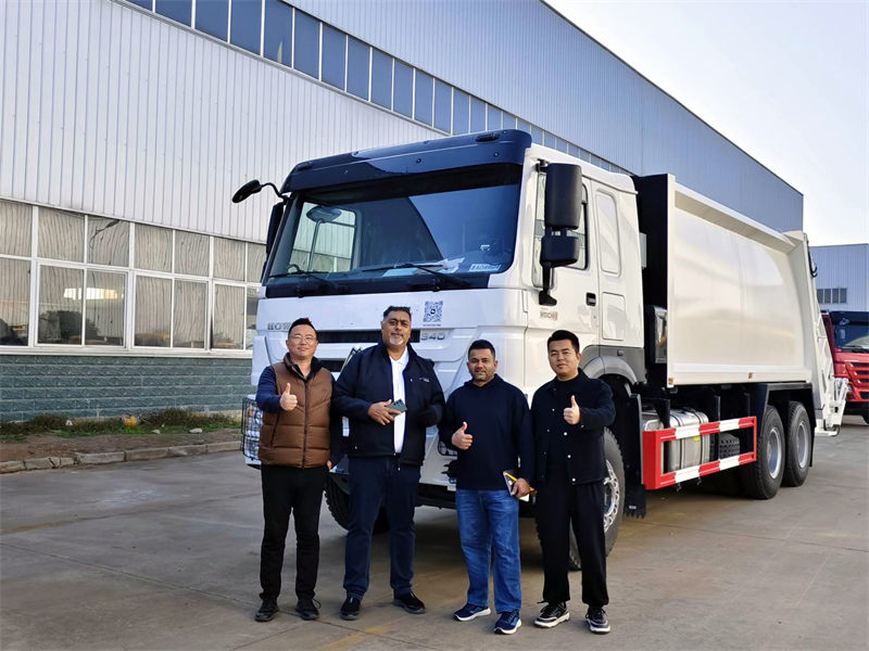 Howo garbage compactor truck