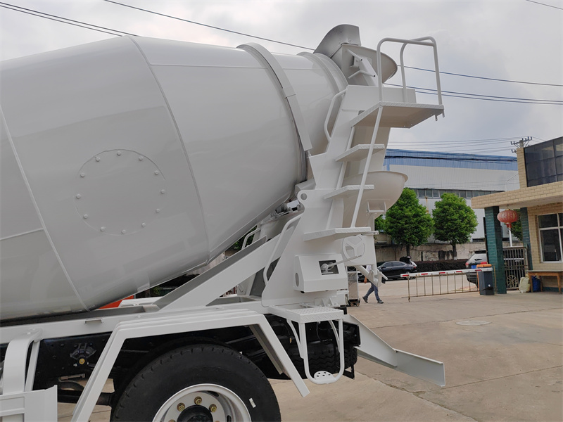 5 Cubic Light Cement Mixer HOWO truck