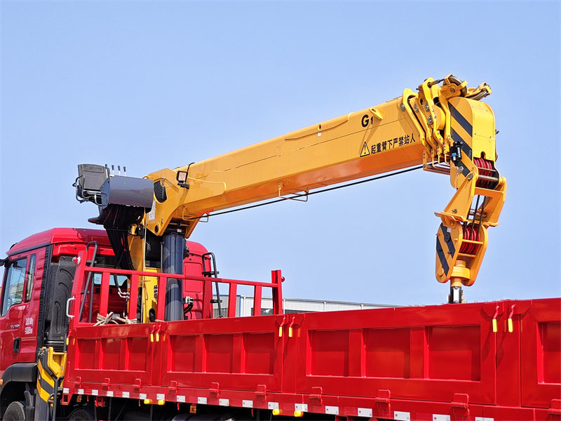 HOWO TX 8x4 20tons telescopic crane truck