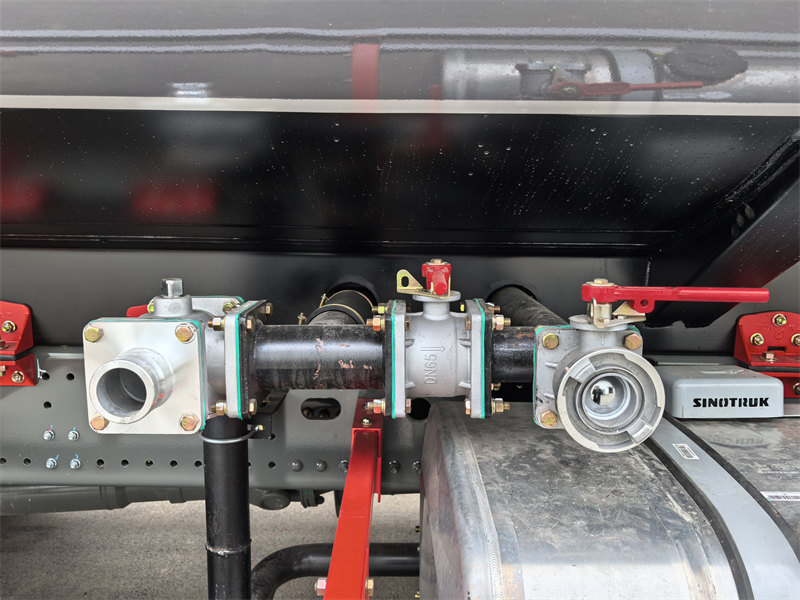 HOWO 6×4 water tanker truck