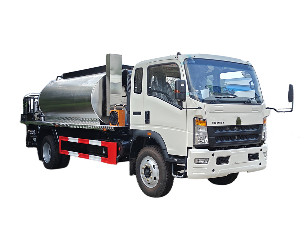 HOWO 5000L Asphalt Spreader Truck