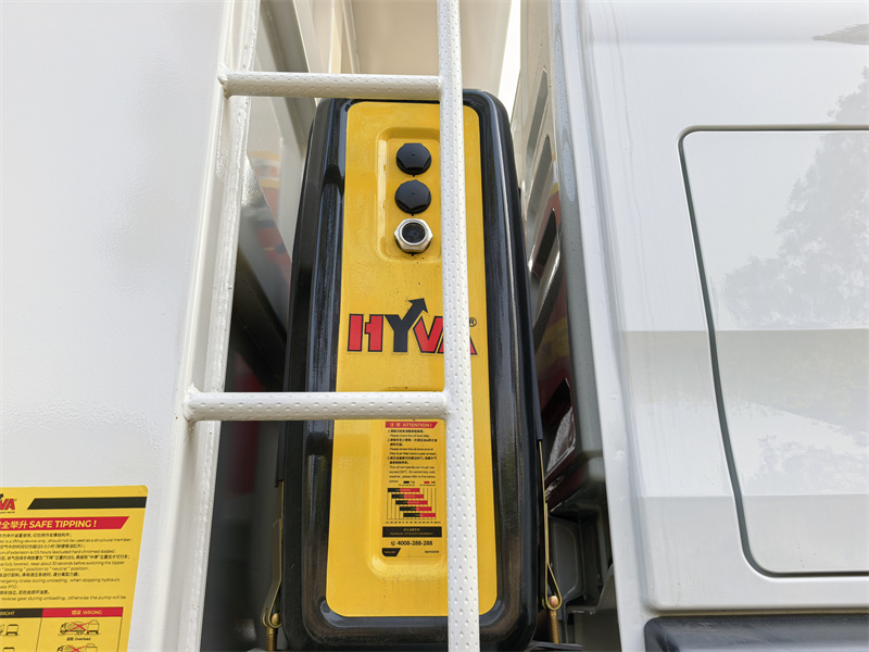 HOWO TX371 8x4 RHD 30T tipper truck