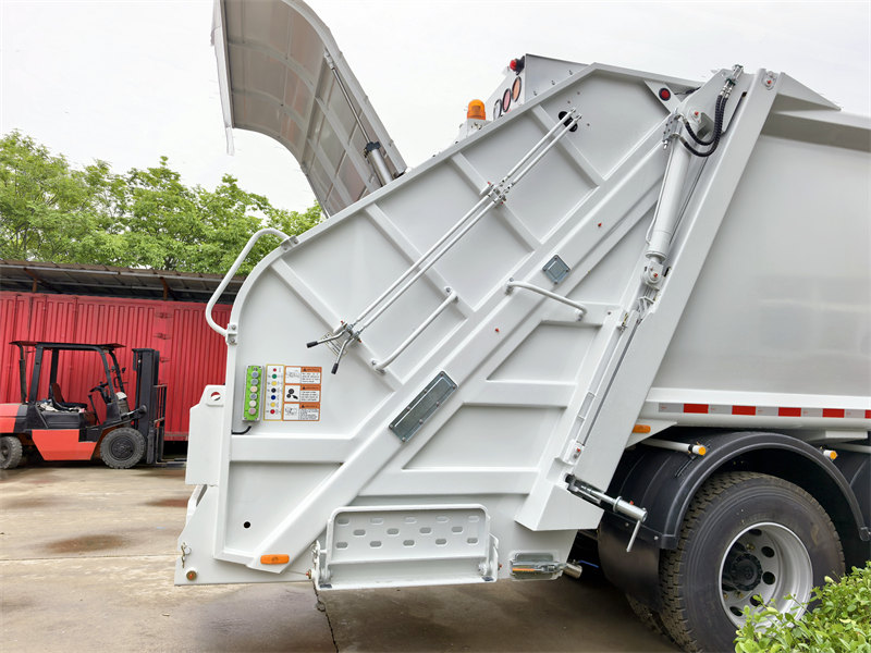 HOWO 20cbm rear loader truck