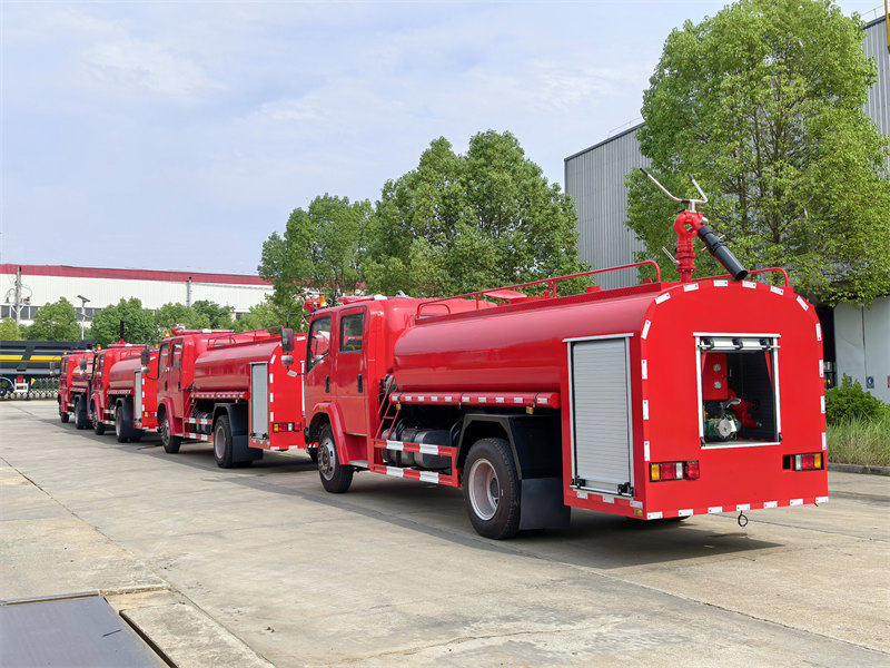 HOWO light fire water truck
