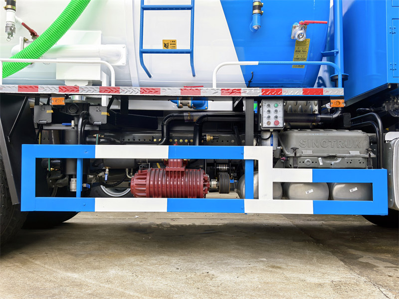 HOWO vacuum pump sewage truck